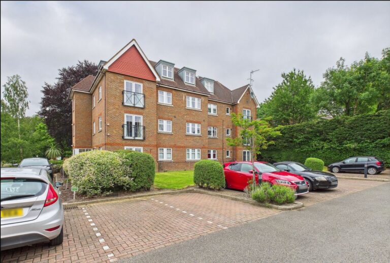 Gate House Place, Watford, WD18