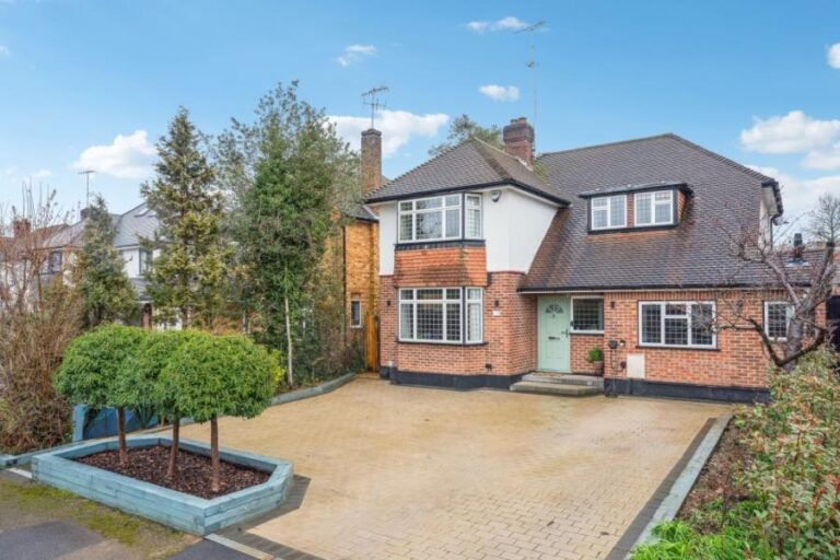 Ardross Avenue, Northwood