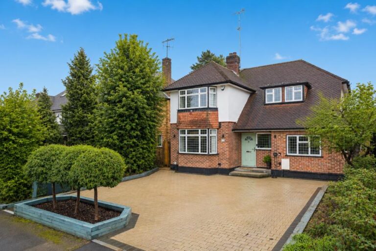 Ardross Avenue, Northwood
