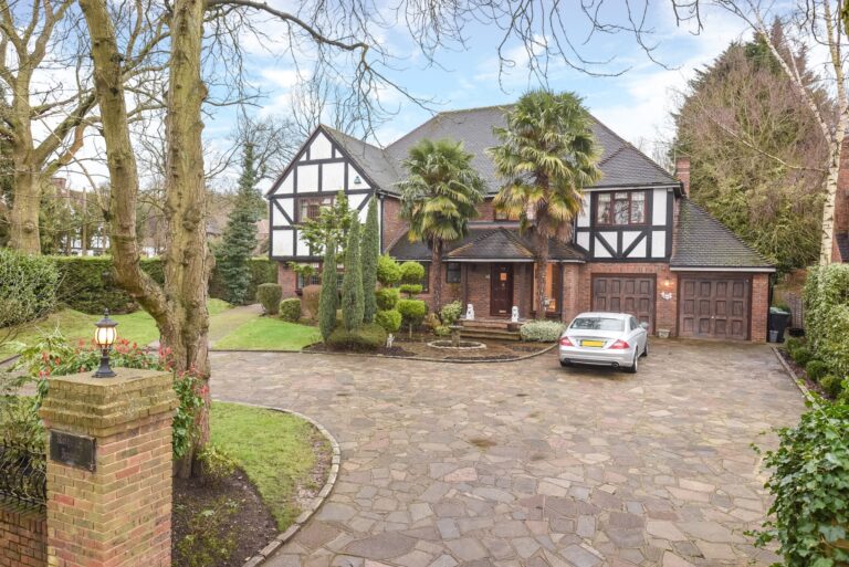 Russell Road, Moor Park