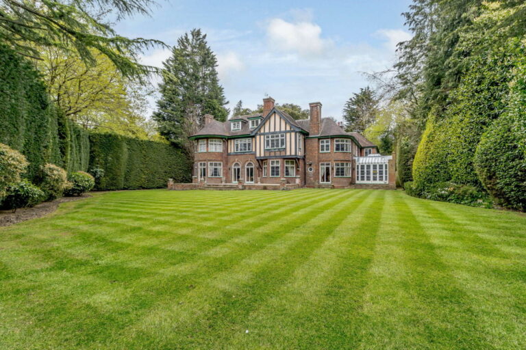 Temple Gardens, Moor Park, Rickmansworth