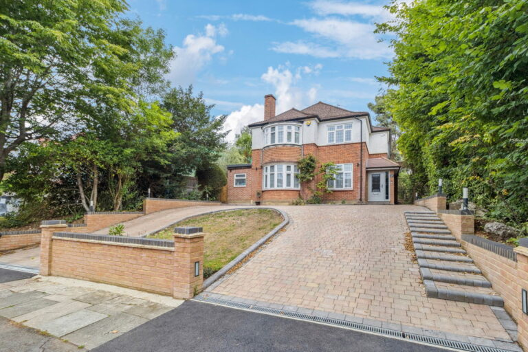 Woodhall Avenue, Pinner HA5