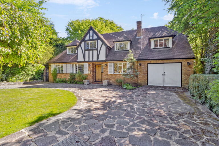 Oak Glade, Northwood, HA6