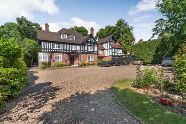 19 Frithwood Avenue, Northwood