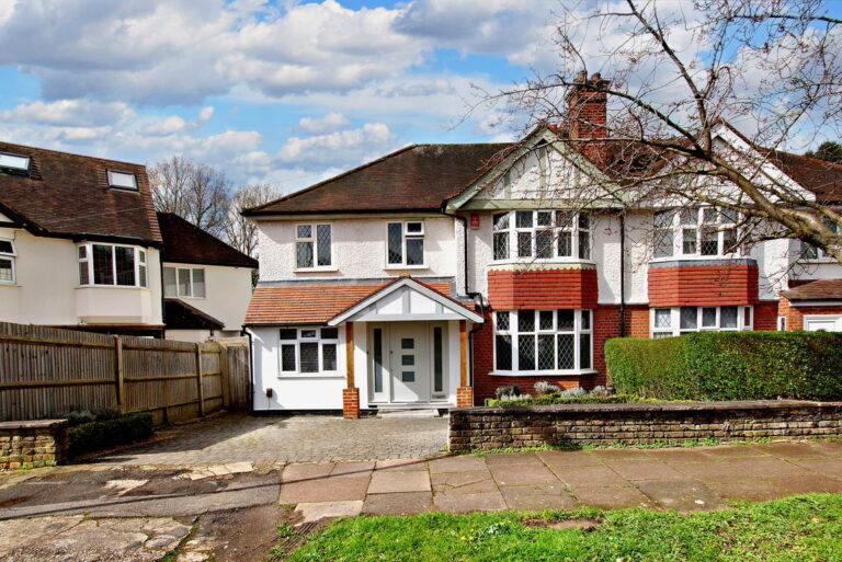 Cuckoo Hill Road, Pinner, HA5