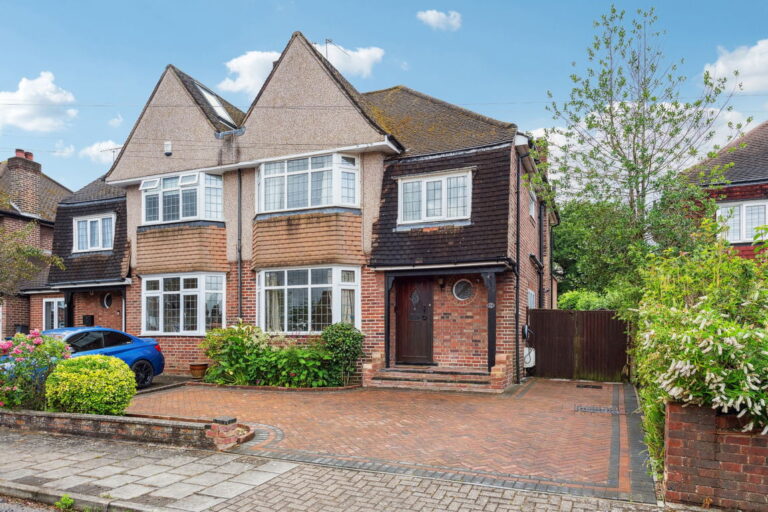 Anglesmede Way, Pinner, HA5