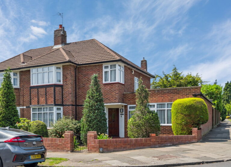 Rowlands Avenue, Hatch End, Pinner HA5