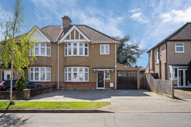 Hillview Gardens, North Harrow, Harrow, HA2