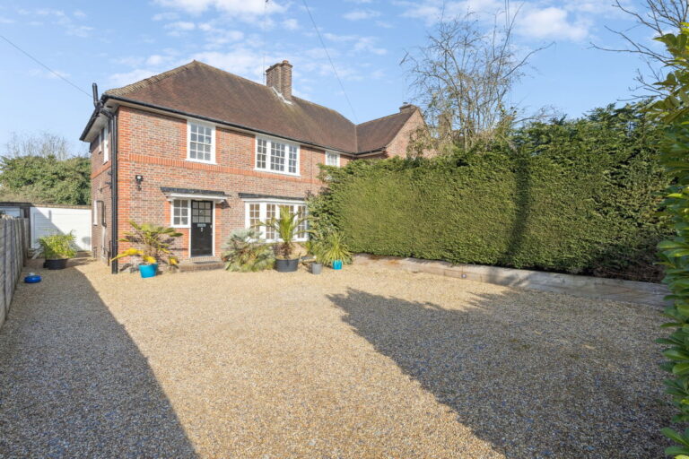 Uxbridge Road, Pinner HA5