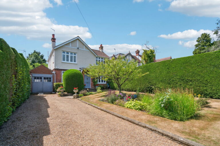 Catlins Lane, Pinner HA5