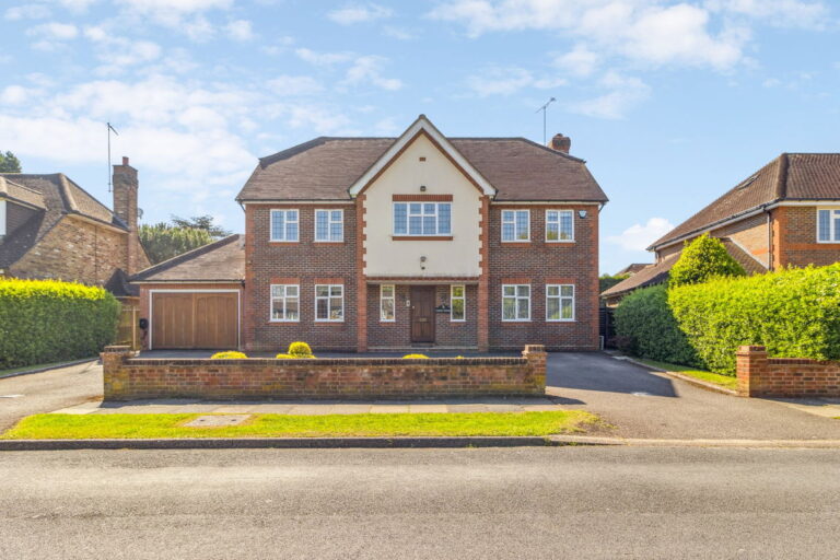 Woodfield Avenue, Northwood