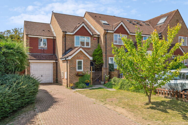 Harriet Walker Way, Mill End, Rickmansworth, WD3
