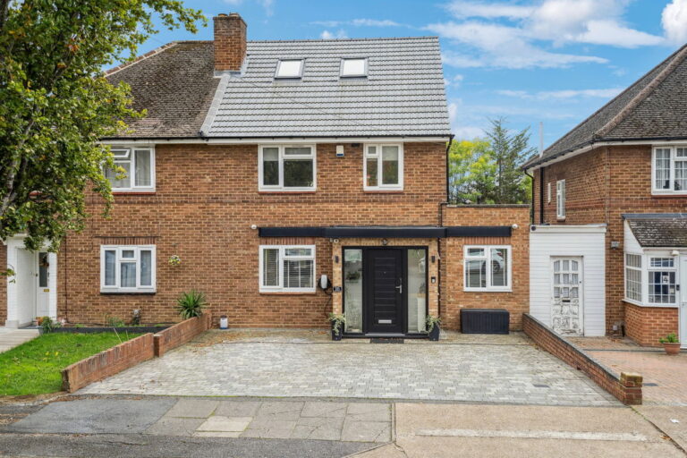 Oakwood Road, Pinner HA5