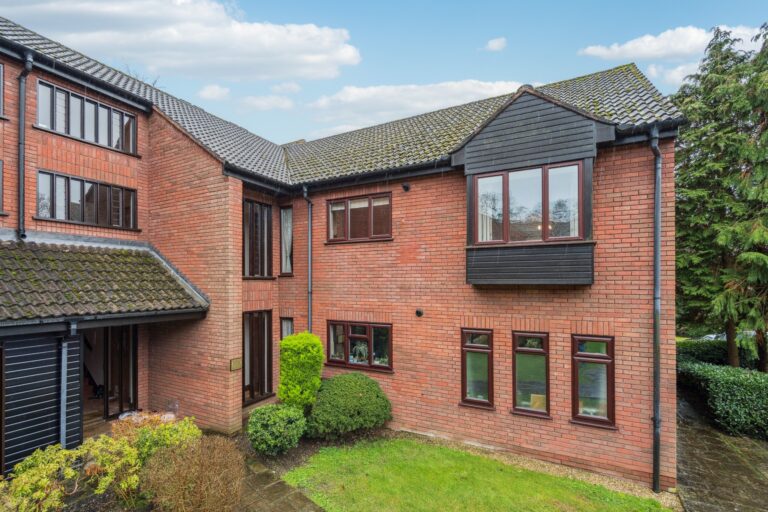 Snells Wood Court, Little Chalfont, Amersham