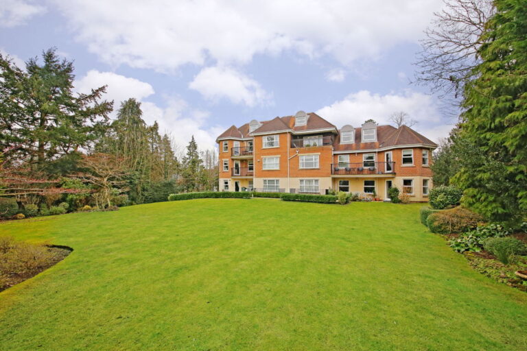 Eastbury Avenue, Northwood