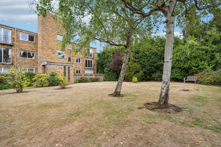 10-12 Eastbury Avenue, Northwood