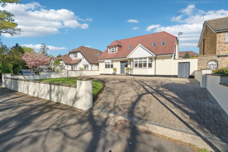 High Road Eastcote, Pinner HA5