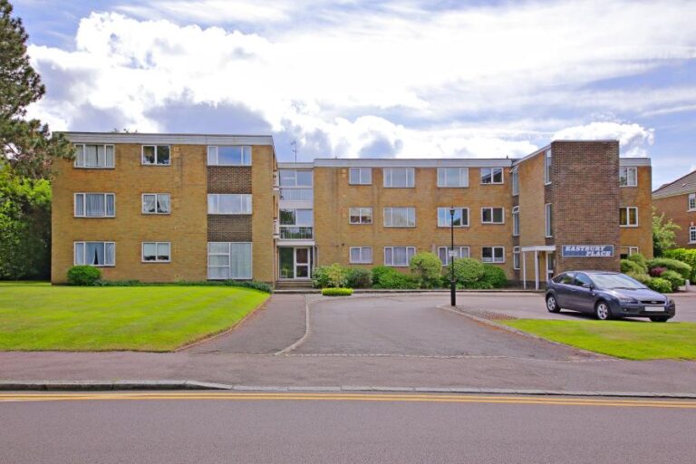Eastbury Avenue, Northwood