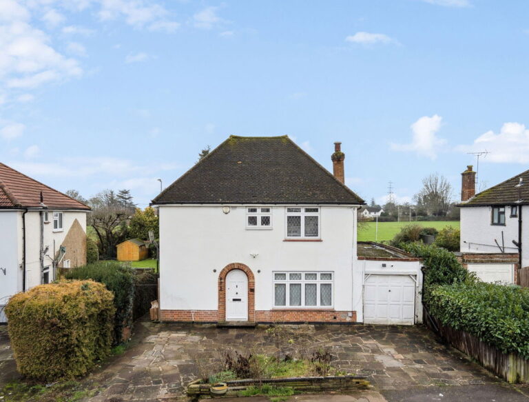 Colburn Avenue, Pinner HA5