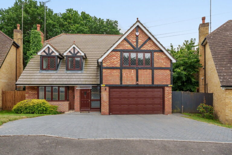 The Oaks, Oxhey