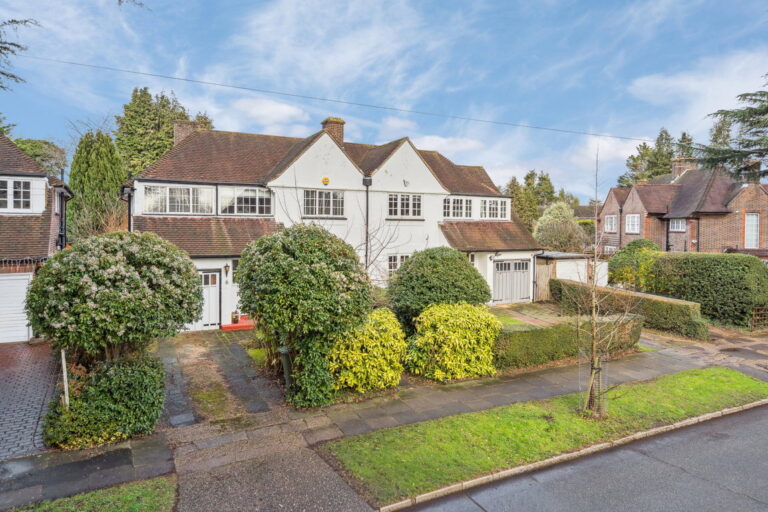 Evelyn Drive, Hatch End, Pinner HA5