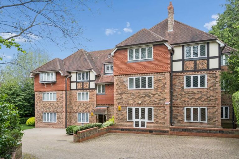 Eastbury Avenue, Northwood