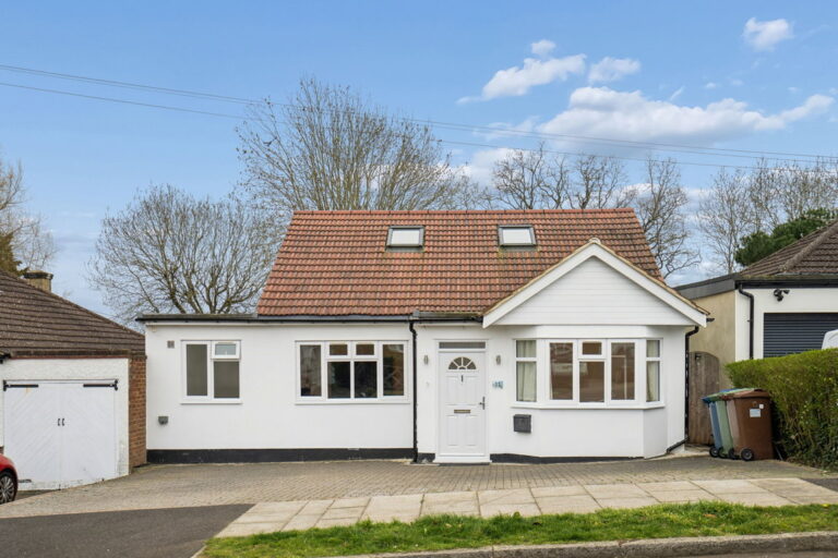 Athol Gardens, Pinner