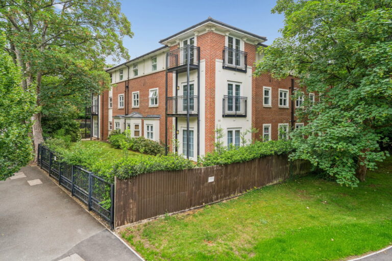 Green Lane, Northwood, HA6 2UT