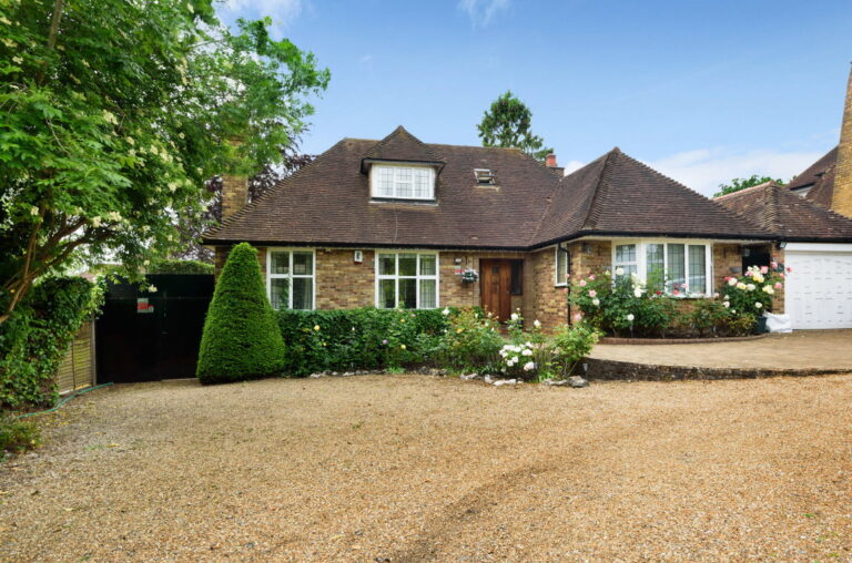 Cuckoo Hill, Pinner HA5