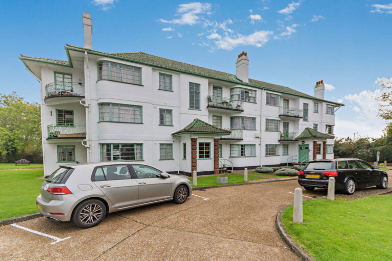 Capel Gardens, Pinner HA5