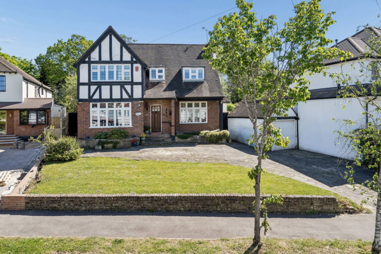 Cuckoo Hill Road, Pinner, Ha5