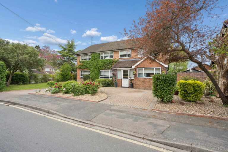 Blenheim Close, Watford, WD19 4QN
