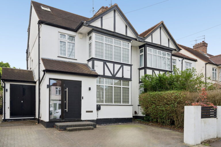 Moat Drive, Harrow, HA1 4RY