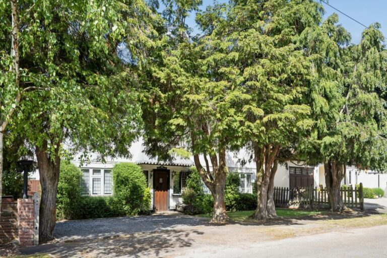 Oakhill Avenue, Pinner