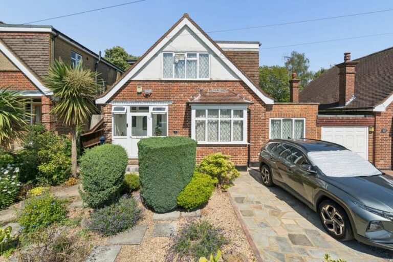 Harlyn Drive, Pinner