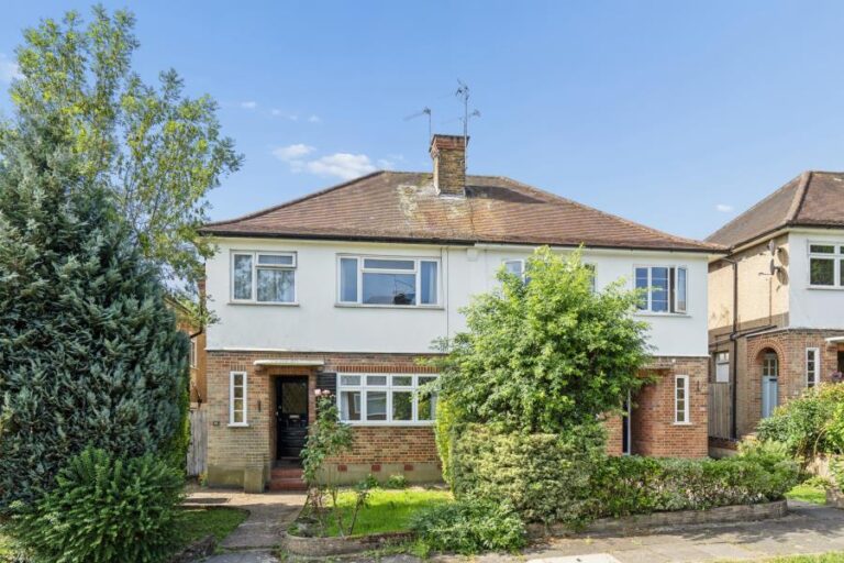 Holwell Place, Pinner