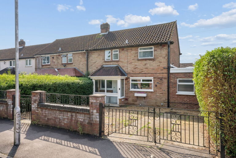 Oakfield, Mill End, Rickmansworth, Herts, WD3 8LP