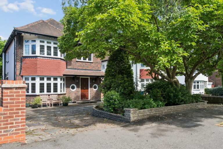 St. Thomas Drive, Pinner, HA5 4SS