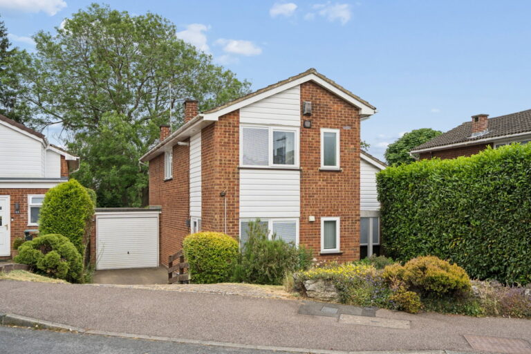 Arnett Way, Rickmansworth, Hertfordshire, WD3 4DA