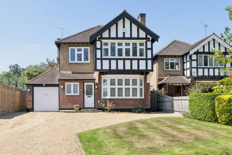 Northfield Avenue, Pinner