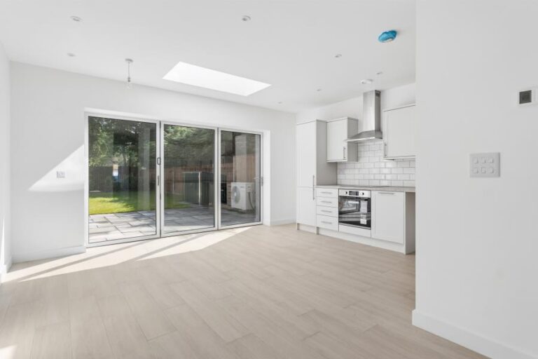 Sylvia Avenue, Pinner
