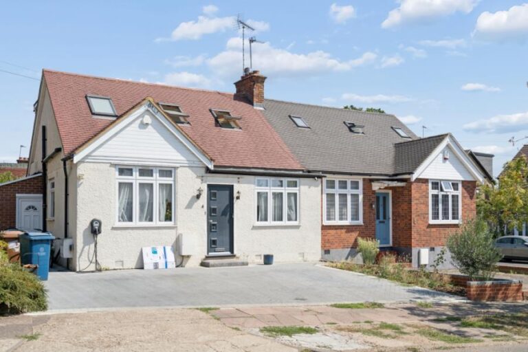4 Lincoln Close, North Harrow