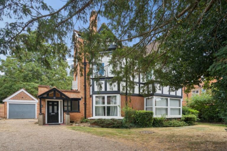 Moss Lane, Pinner