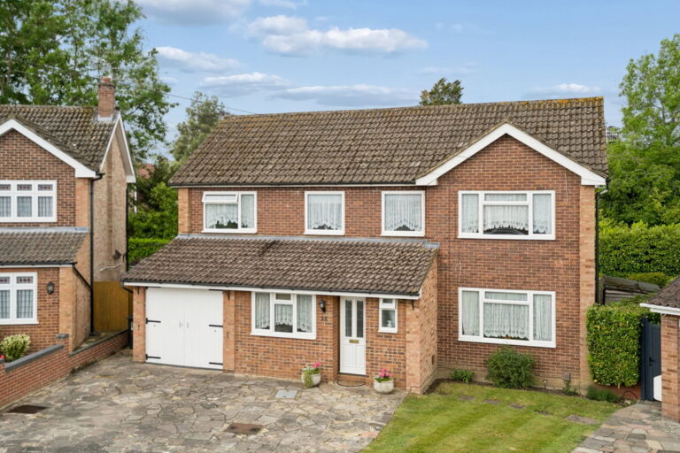 Blenheim Close, Watford, WD19 4QN
