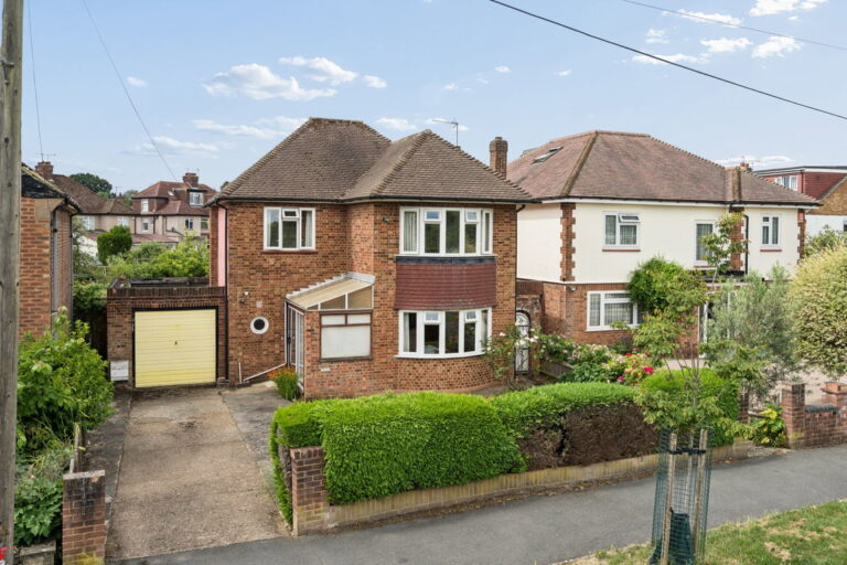 Melbourne Avenue, Pinner