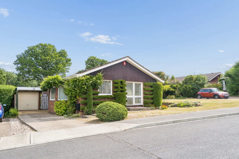 Curzon Place, Pinner, HA5 2TQ