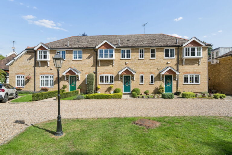 Clockhouse Mews, Chorleywood, Herts, WD3 5GN