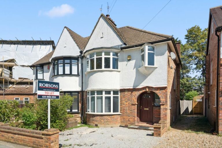 Lyncroft Avenue, Pinner