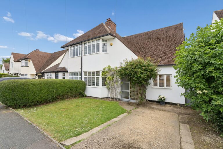 Oakington Avenue, Little Chalfont