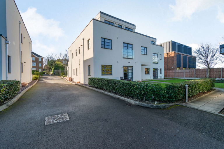 Eastbury Avenue, Northwood